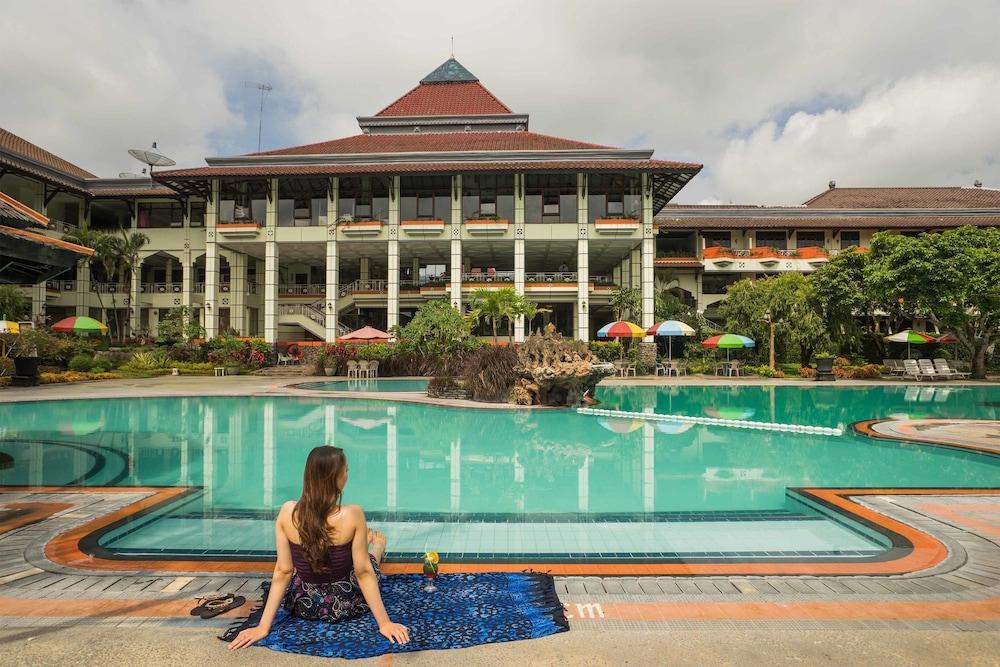 Royal Hotel And Villa Batu Batu  Exteriör bild