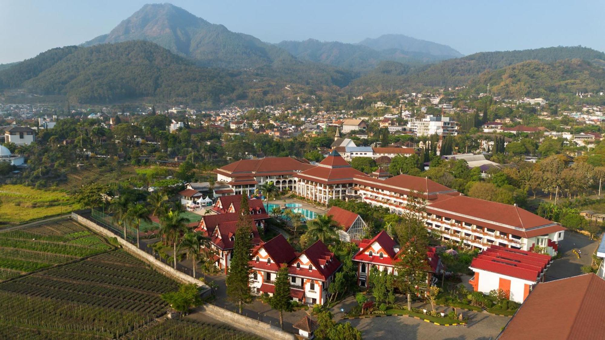 Royal Hotel And Villa Batu Batu  Exteriör bild