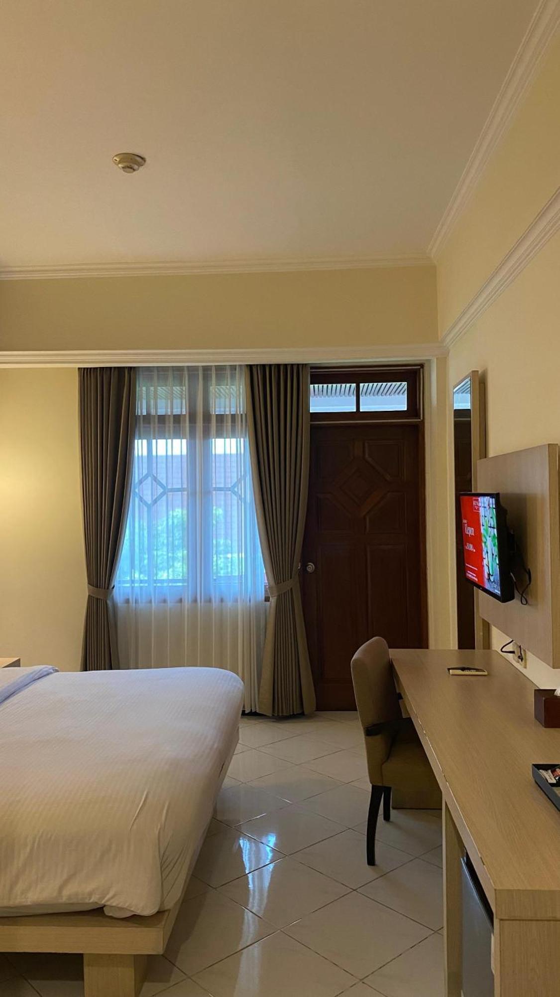 Royal Hotel And Villa Batu Batu  Exteriör bild