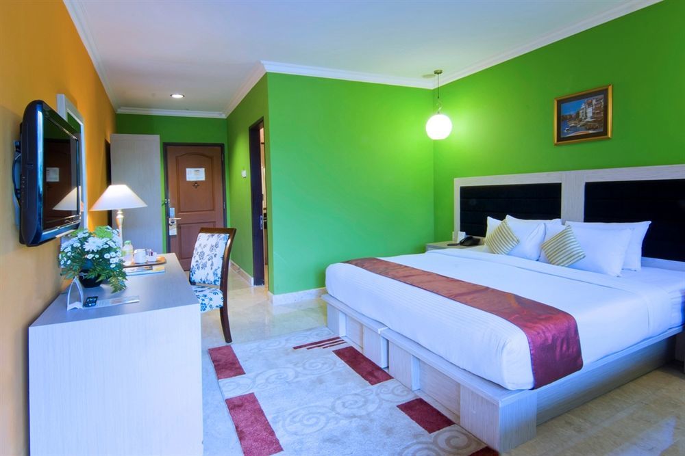 Royal Hotel And Villa Batu Batu  Exteriör bild