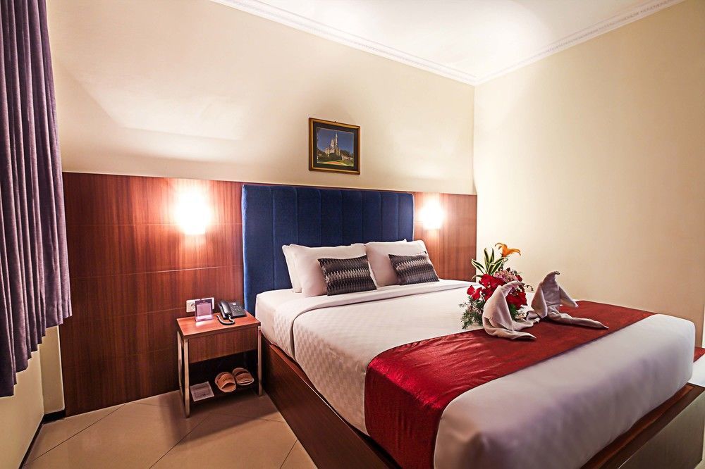 Royal Hotel And Villa Batu Batu  Exteriör bild
