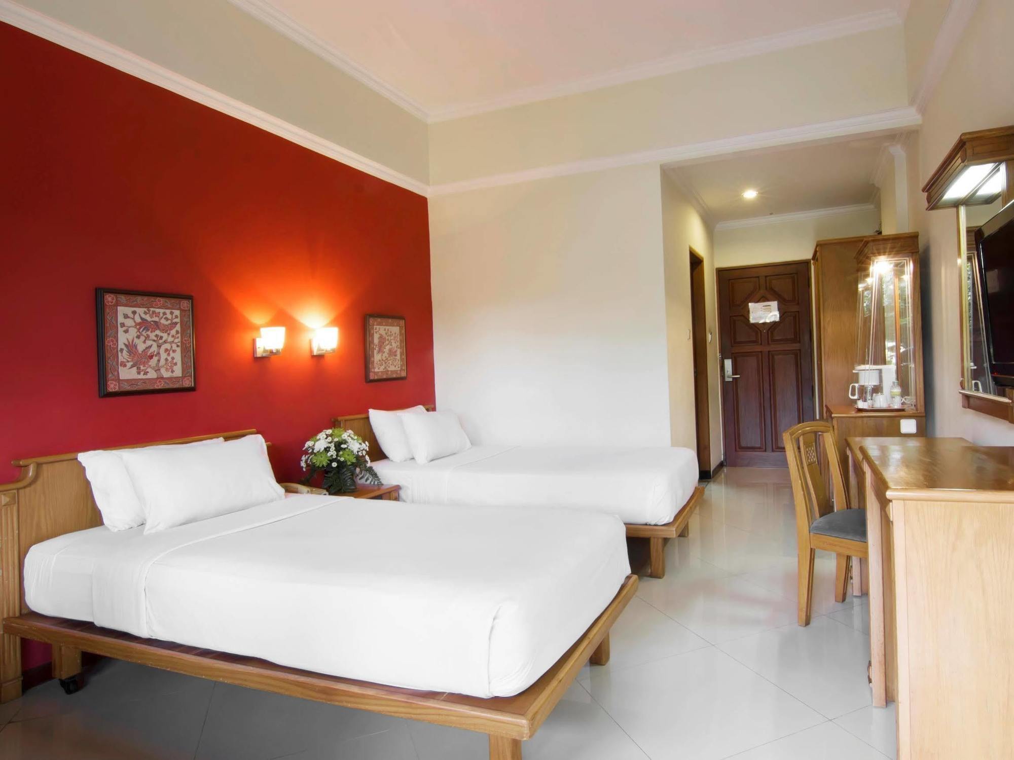 Royal Hotel And Villa Batu Batu  Exteriör bild